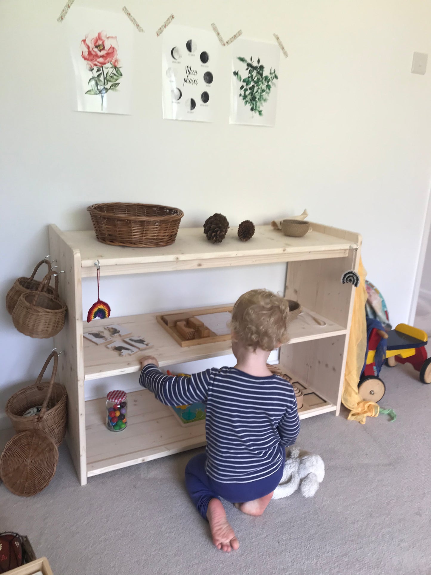 Manine Montessori Toddler Shelf